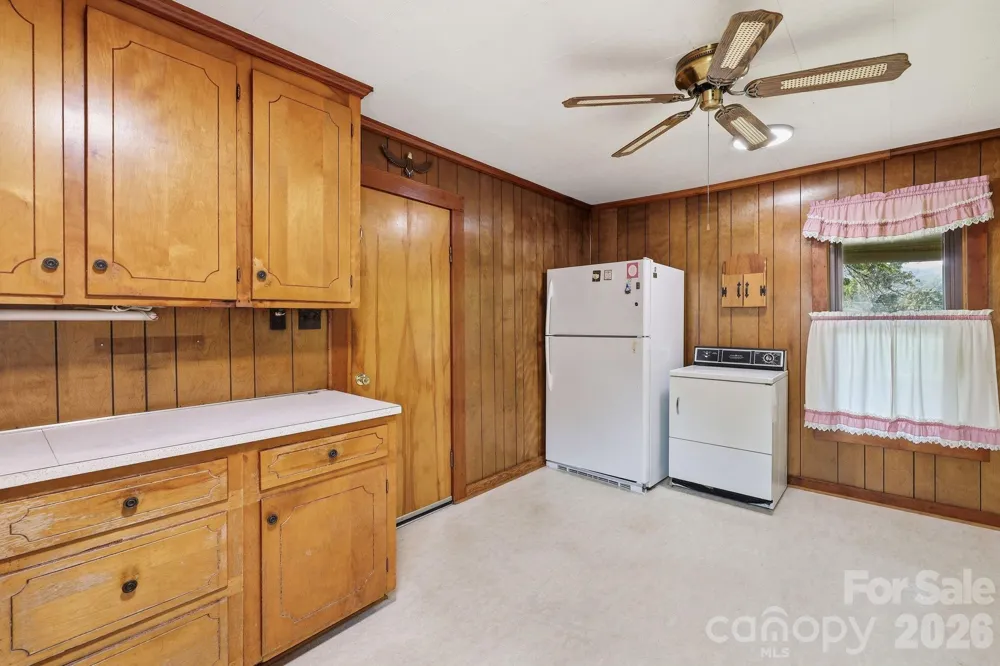209 Virginia Avenue Marion, NC 28752