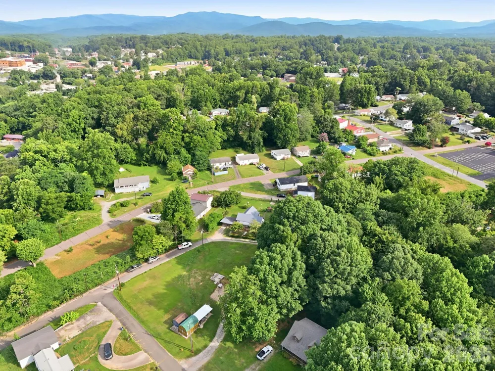 209 Virginia Avenue Marion, NC 28752