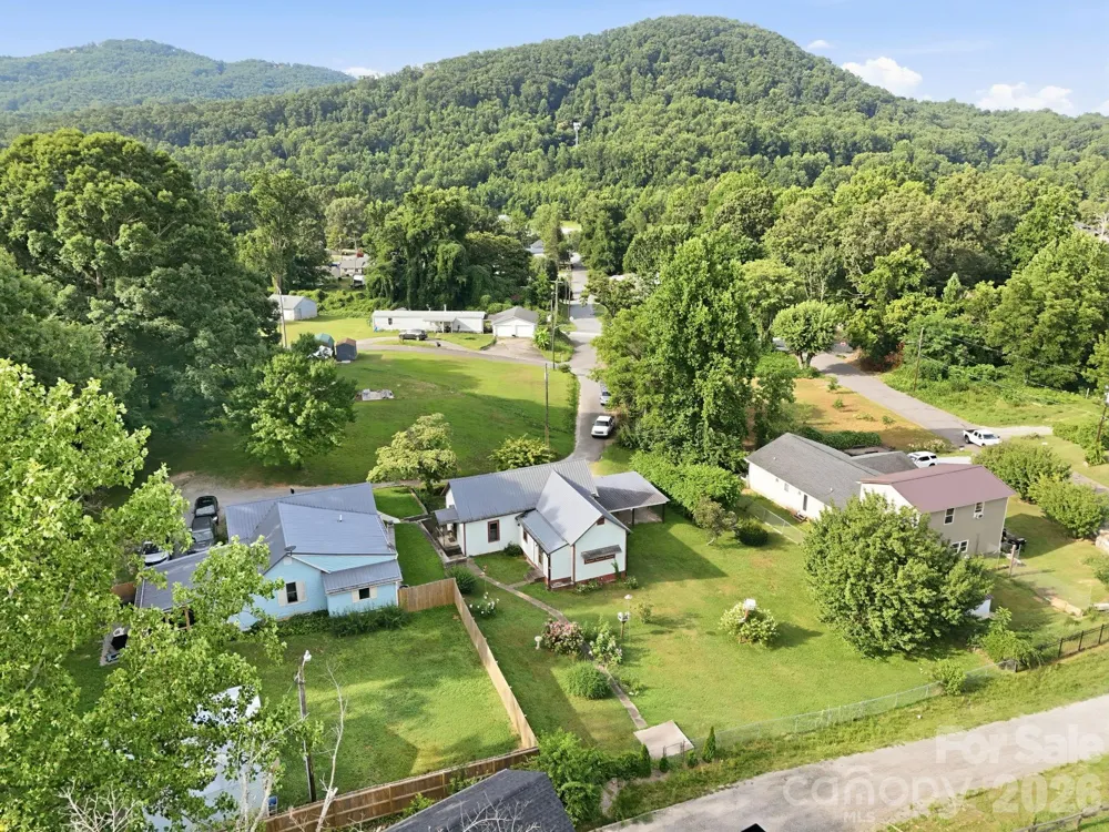 209 Virginia Avenue Marion, NC 28752