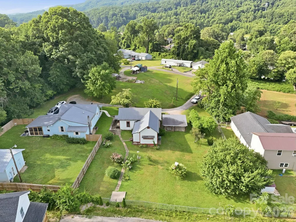 209 Virginia Avenue Marion, NC 28752