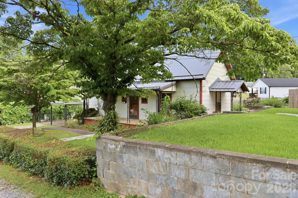 209 Virginia Avenue Marion, NC 28752