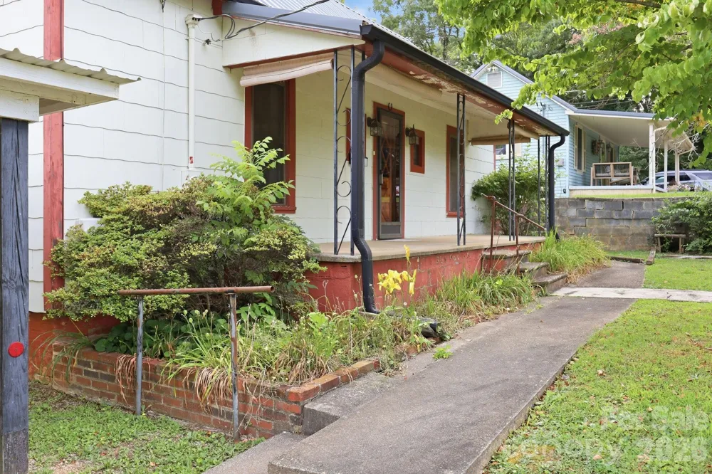 209 Virginia Avenue Marion, NC 28752