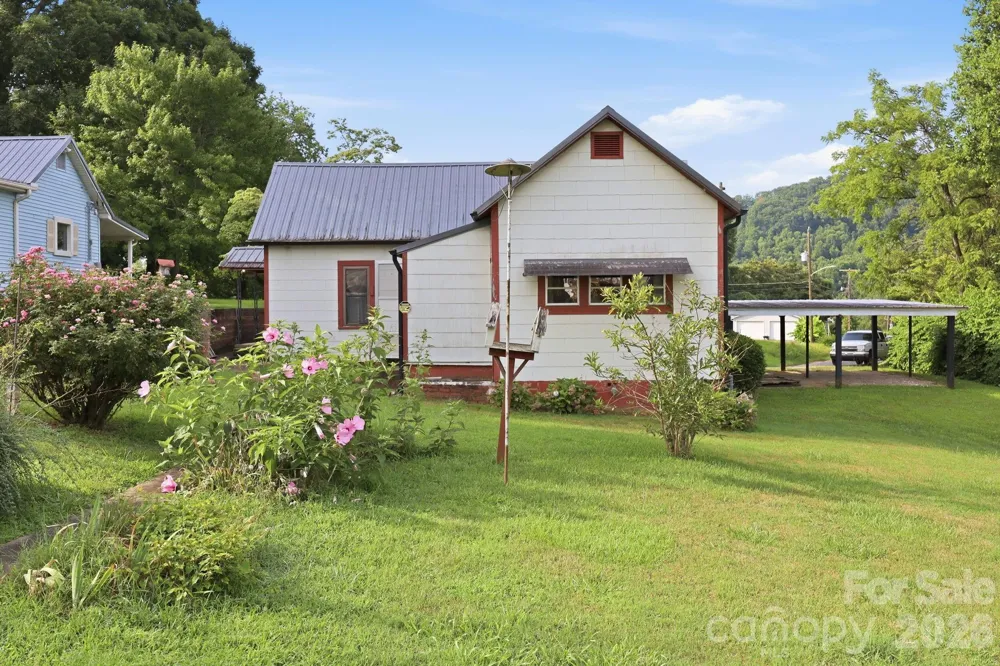 209 Virginia Avenue Marion, NC 28752