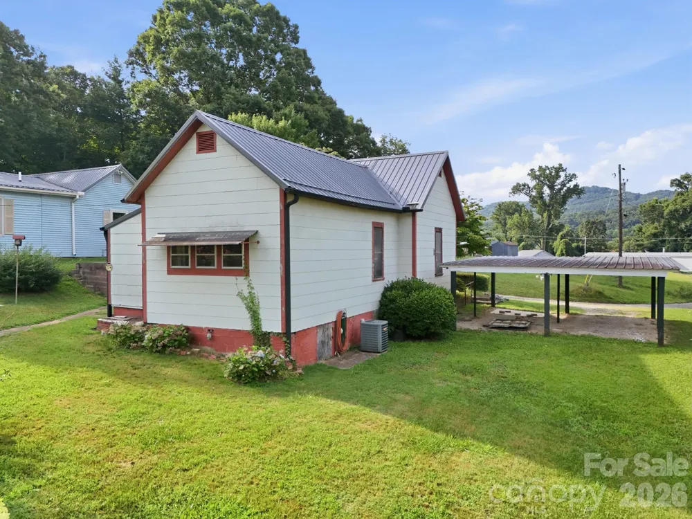 209 Virginia Avenue Marion, NC 28752