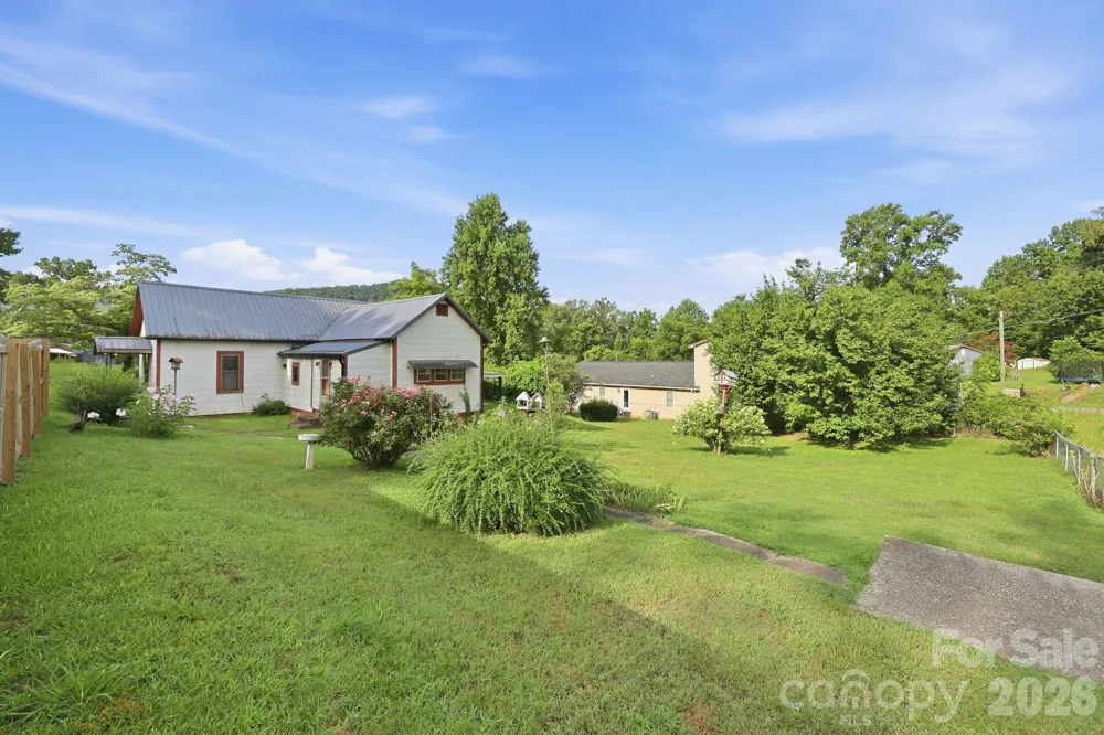 209 Virginia Avenue Marion, NC 28752