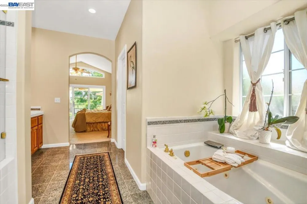 82 Edgeview Ct Discovery Bay, CA 94505