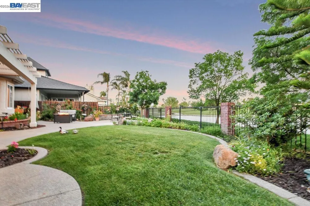 82 Edgeview Ct Discovery Bay, CA 94505