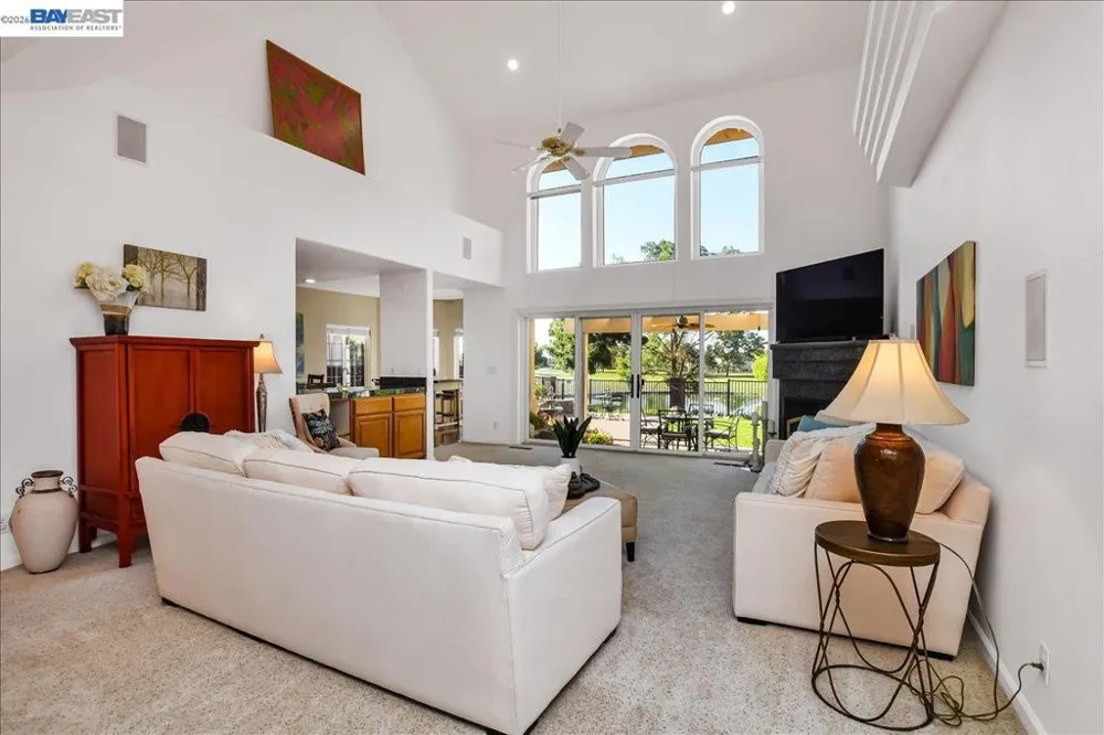 82 Edgeview Ct Discovery Bay, CA 94505