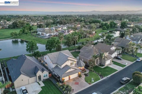 82 Edgeview Ct