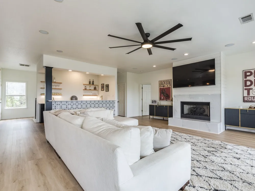 22401 Briarview Drive Spicewood, TX 78669