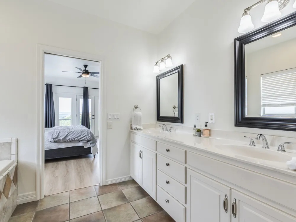 22401 Briarview Drive Spicewood, TX 78669
