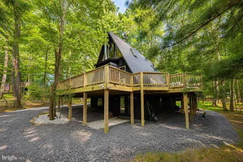 527 DEER RUN LANE