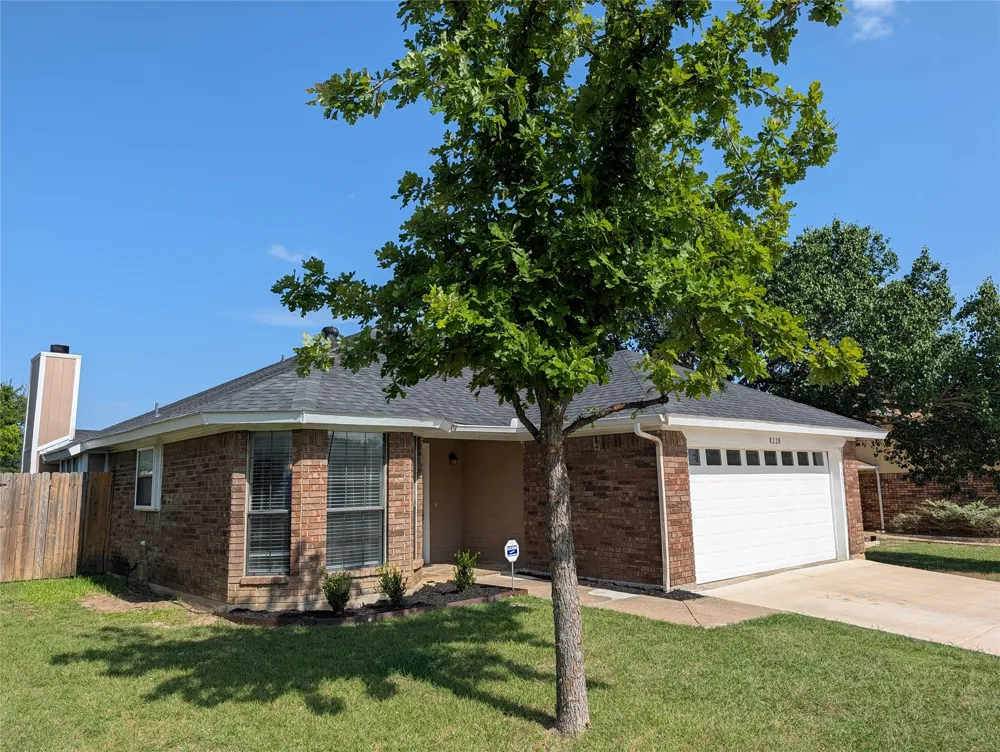8220 Meadowbrook Drive Watauga, TX 76148