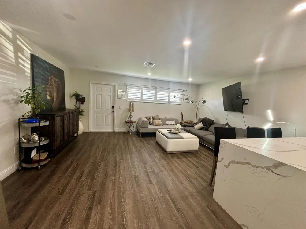 5027 Michigan Av. #16b West Palm Beach, FL 33415