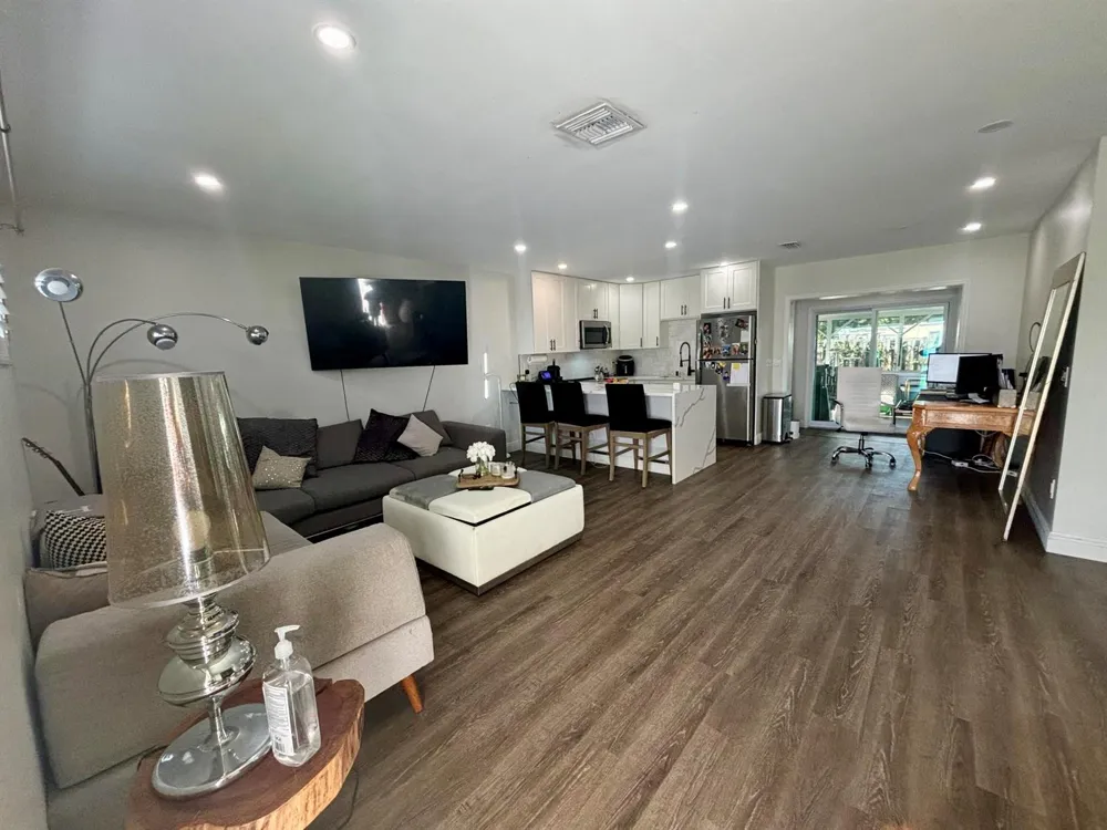 5027 Michigan Av. #16b West Palm Beach, FL 33415