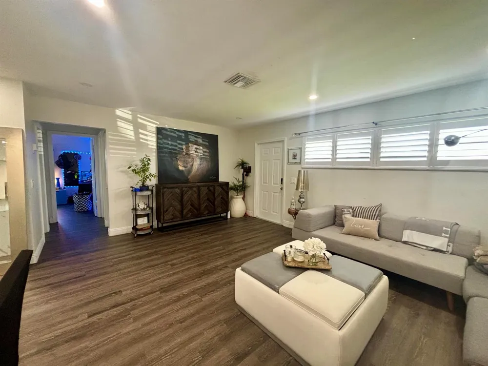 5027 Michigan Av. #16b West Palm Beach, FL 33415