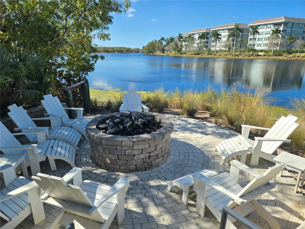 376 ARUBA CIRCLE #203 Bradenton, FL 34209