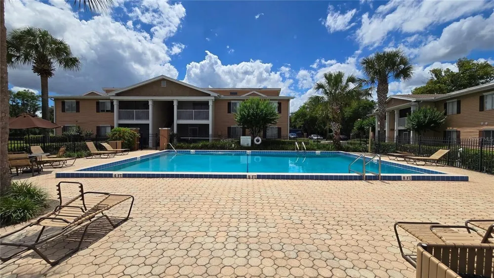 145 PEARL LAKE CAUSEWAY #204 Altamonte Springs, FL 32714