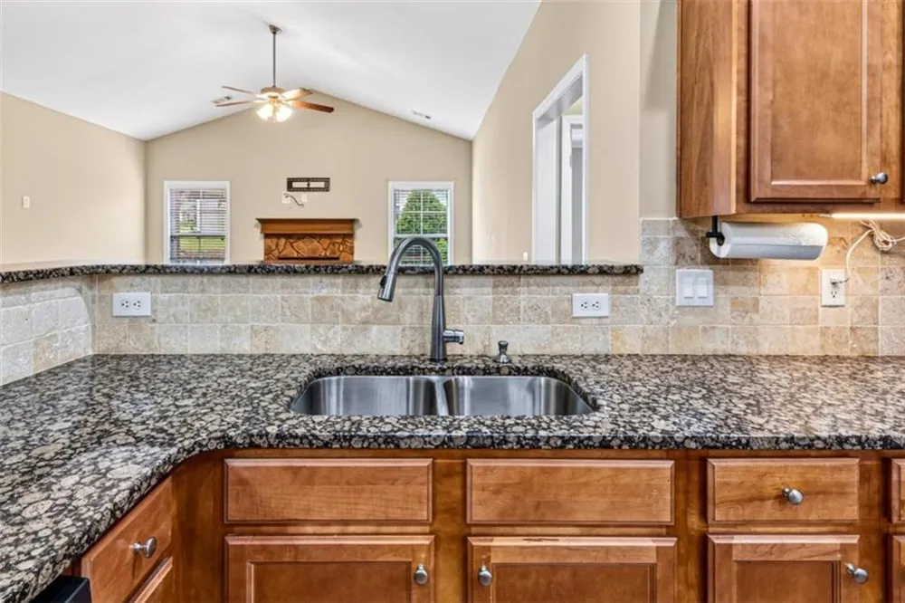 305 Victory Circle Commerce, GA 30529