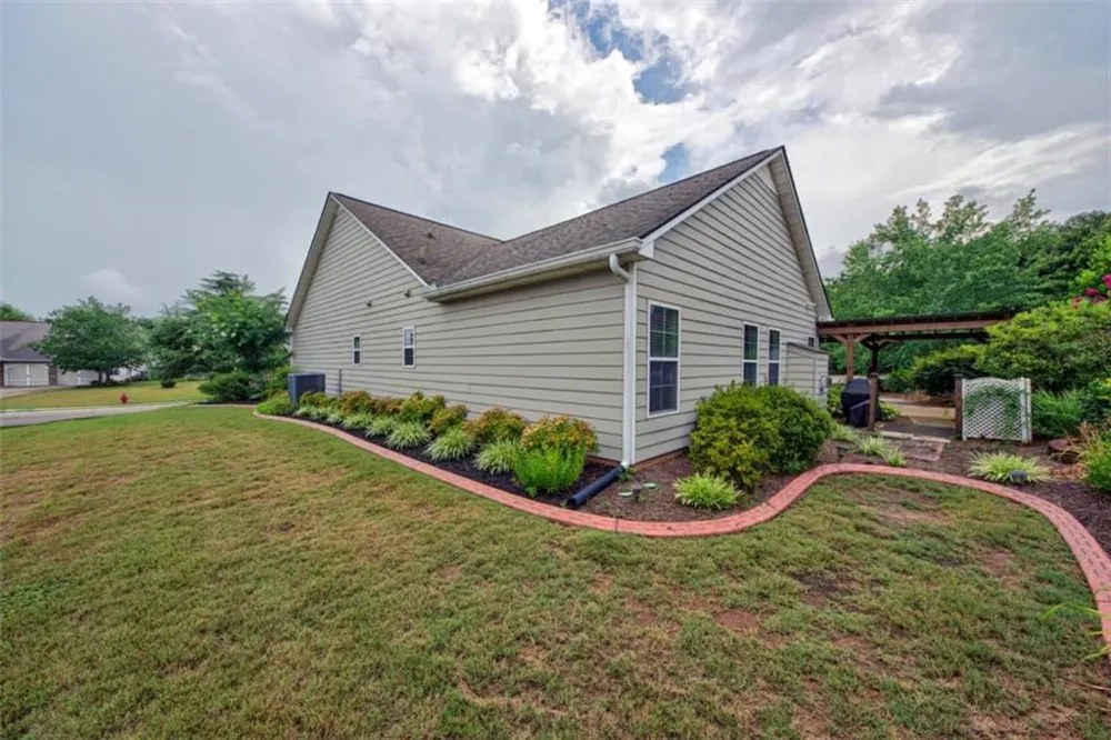 305 Victory Circle Commerce, GA 30529