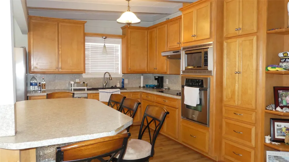 58 Lakeside Drive Hitchcock, TX 77563