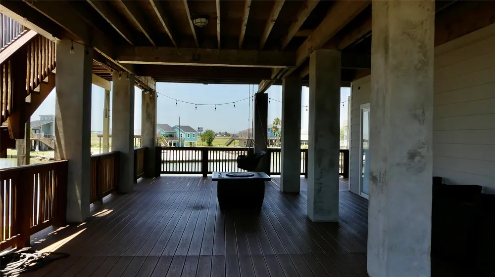 58 Lakeside Drive Hitchcock, TX 77563