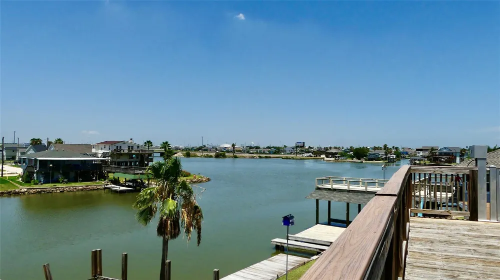 58 Lakeside Drive Hitchcock, TX 77563