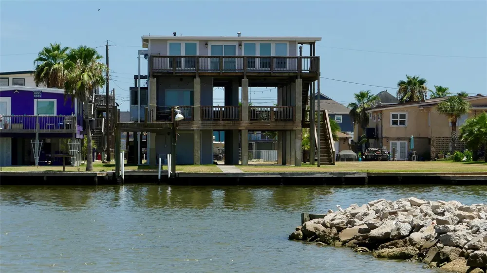 58 Lakeside Drive Hitchcock, TX 77563