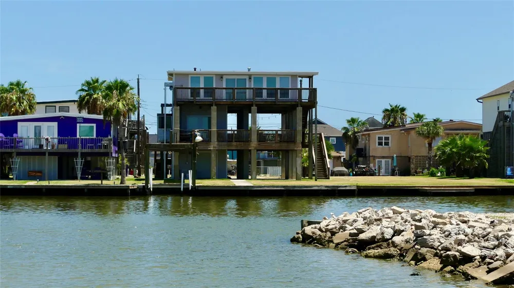 58 Lakeside Drive Hitchcock, TX 77563
