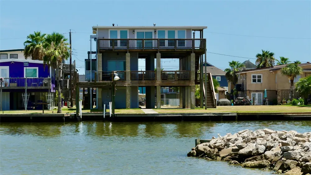 58 Lakeside Drive Hitchcock, TX 77563