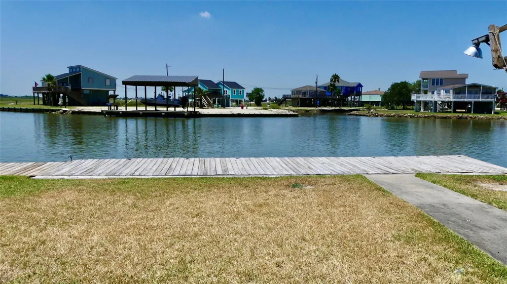 58 Lakeside Drive Hitchcock, TX 77563