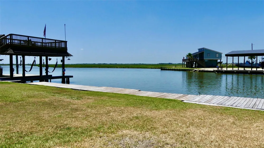58 Lakeside Drive Hitchcock, TX 77563
