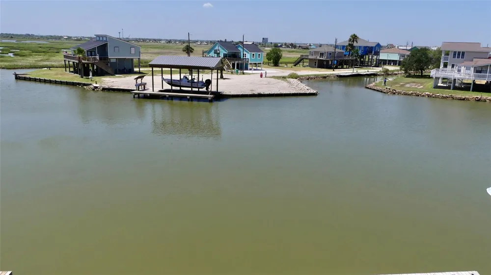58 Lakeside Drive Hitchcock, TX 77563