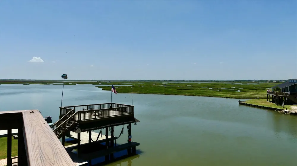 58 Lakeside Drive Hitchcock, TX 77563