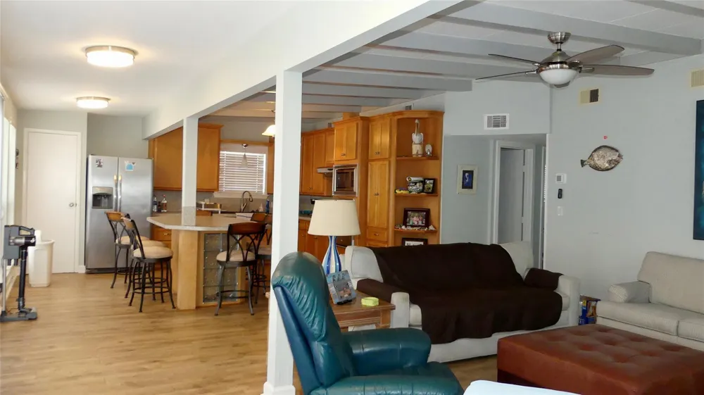 58 Lakeside Drive Hitchcock, TX 77563