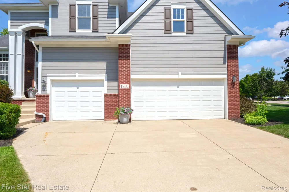 1750 Cheshire Lane Commerce Charter Township, MI 48382