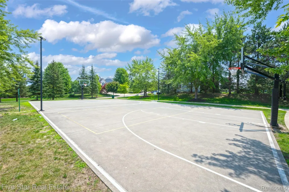1750 Cheshire Lane Commerce Charter Township, MI 48382