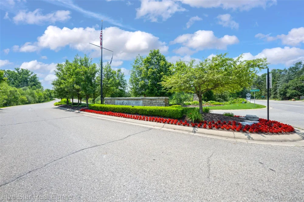 1750 Cheshire Lane Commerce Charter Township, MI 48382
