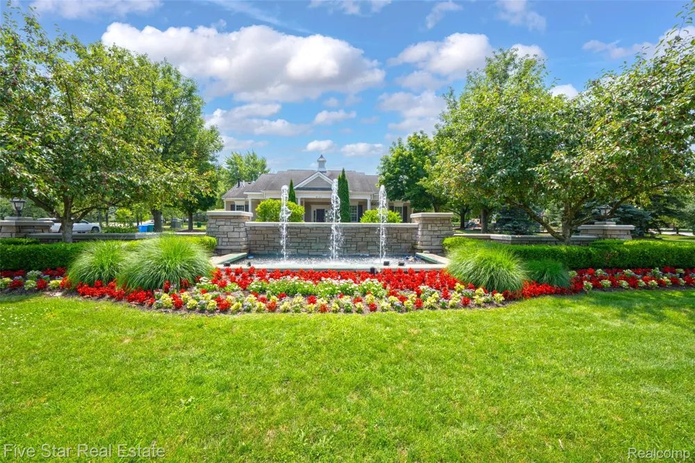 1750 Cheshire Lane Commerce Charter Township, MI 48382