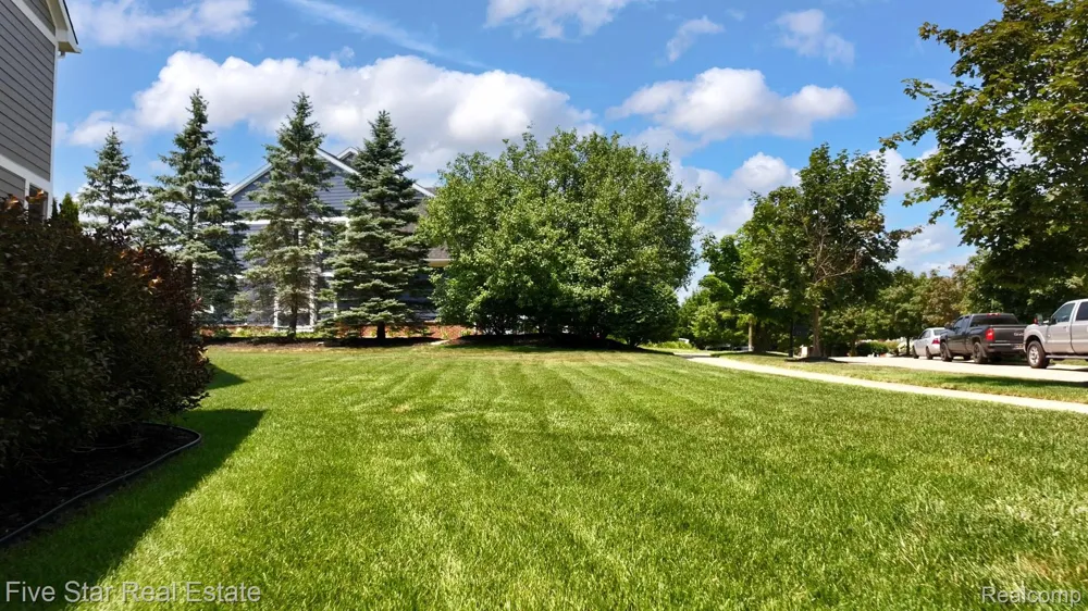 1750 Cheshire Lane Commerce Charter Township, MI 48382