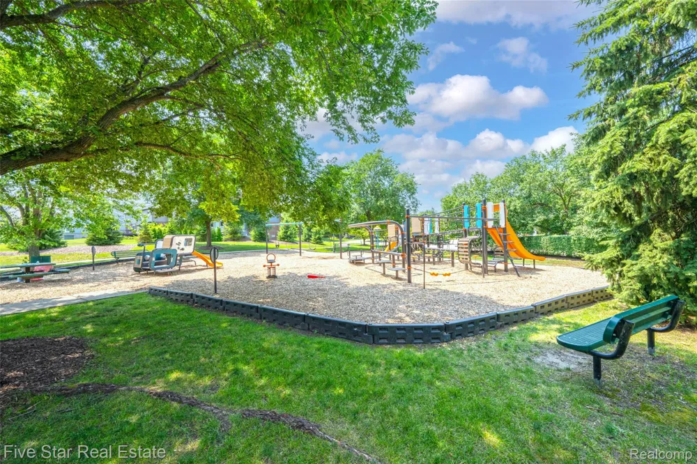 1750 Cheshire Lane Commerce Charter Township, MI 48382