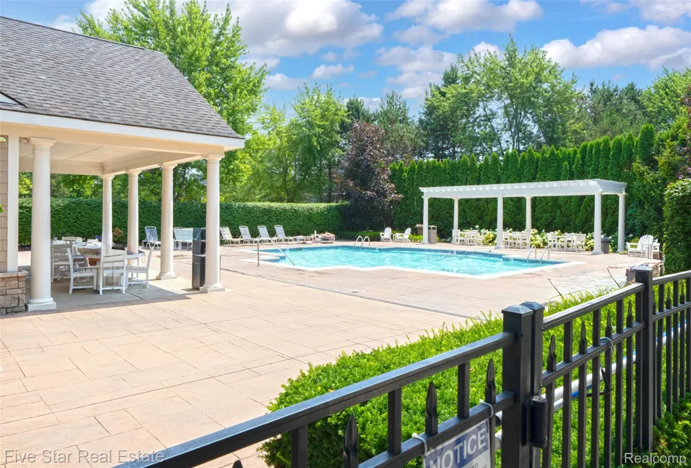 1750 Cheshire Lane Commerce Charter Township, MI 48382