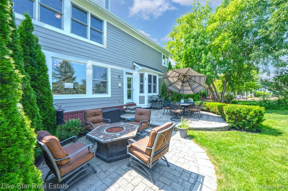 1750 Cheshire Lane Commerce Charter Township, MI 48382