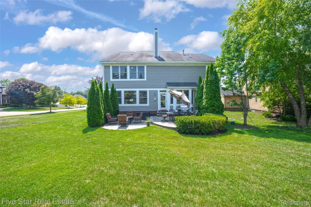 1750 Cheshire Lane Commerce Charter Township, MI 48382