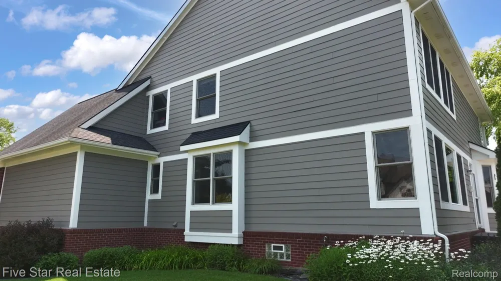 1750 Cheshire Lane Commerce Charter Township, MI 48382