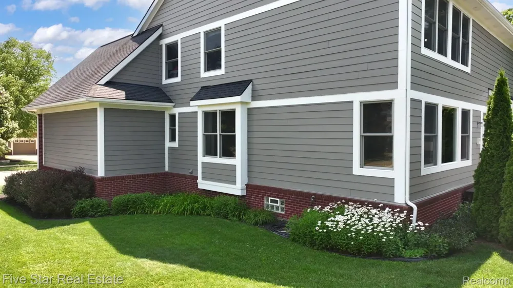 1750 Cheshire Lane Commerce Charter Township, MI 48382