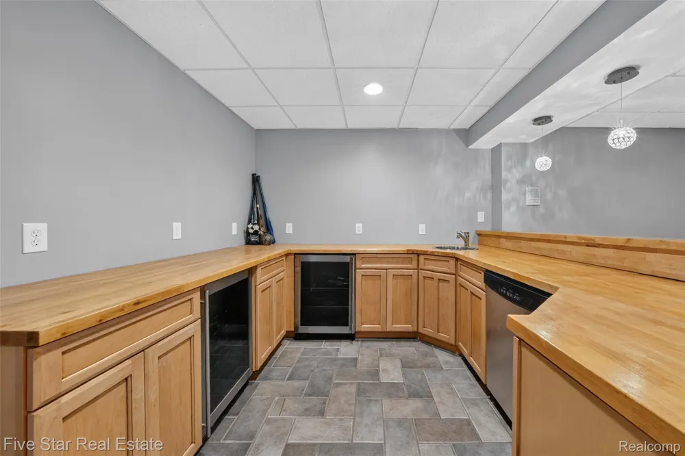 1750 Cheshire Lane Commerce Charter Township, MI 48382