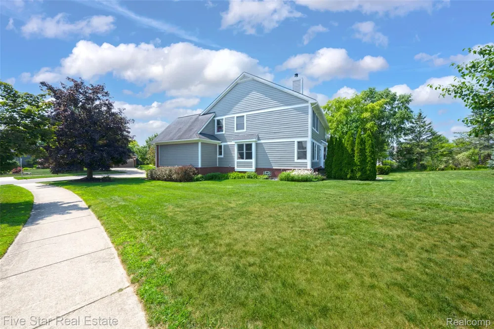 1750 Cheshire Lane Commerce Charter Township, MI 48382