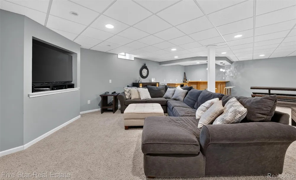 1750 Cheshire Lane Commerce Charter Township, MI 48382