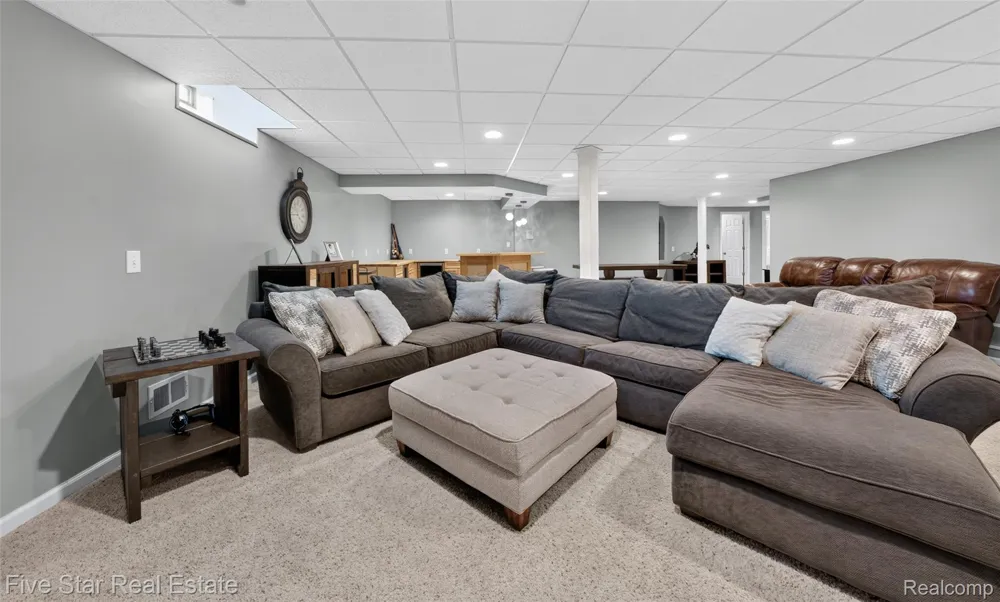 1750 Cheshire Lane Commerce Charter Township, MI 48382